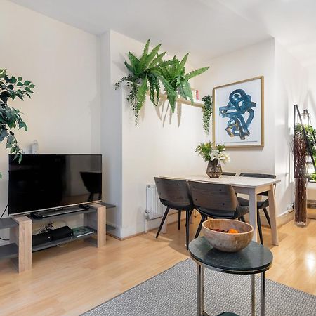 Elegant Kensington Apartment With Patio London Luaran gambar