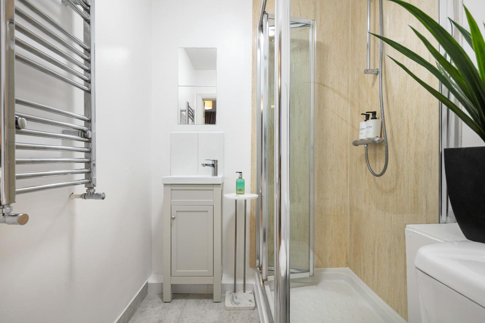 Elegant Kensington Apartment With Patio London Luaran gambar