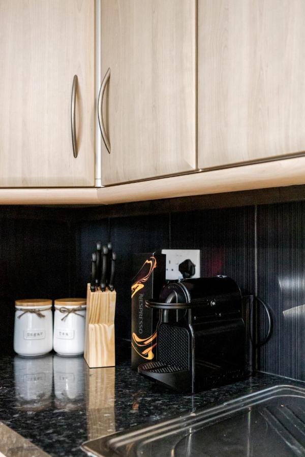 Elegant Kensington Apartment With Patio London Luaran gambar