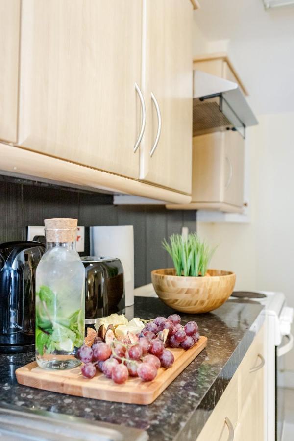 Elegant Kensington Apartment With Patio London Luaran gambar