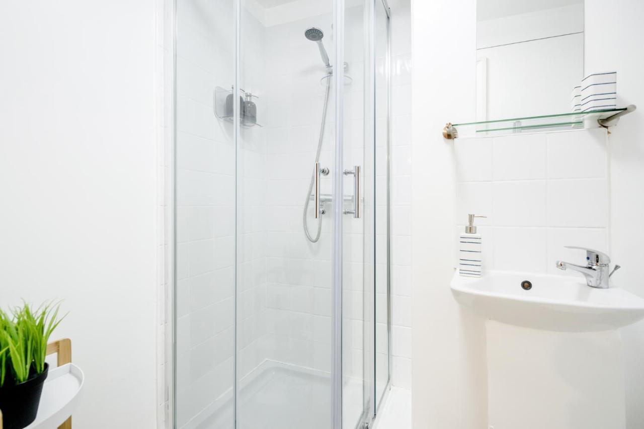 Elegant Kensington Apartment With Patio London Luaran gambar