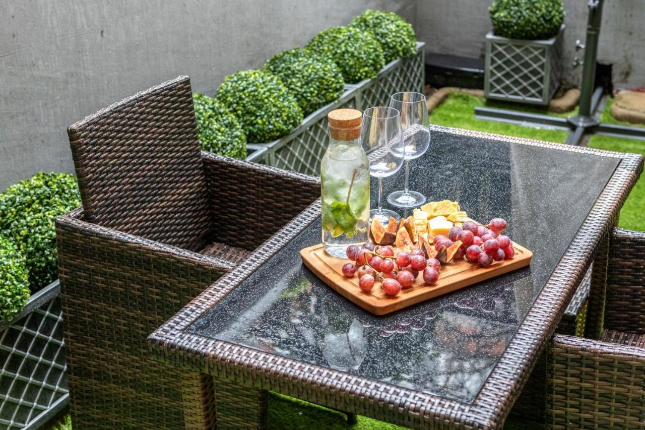 Elegant Kensington Apartment With Patio London Luaran gambar