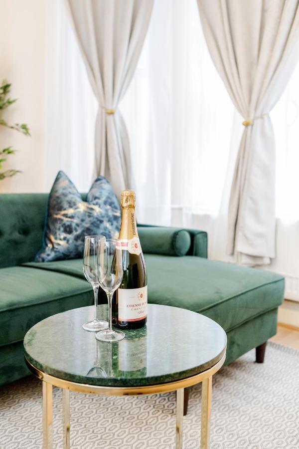Elegant Kensington Apartment With Patio London Luaran gambar