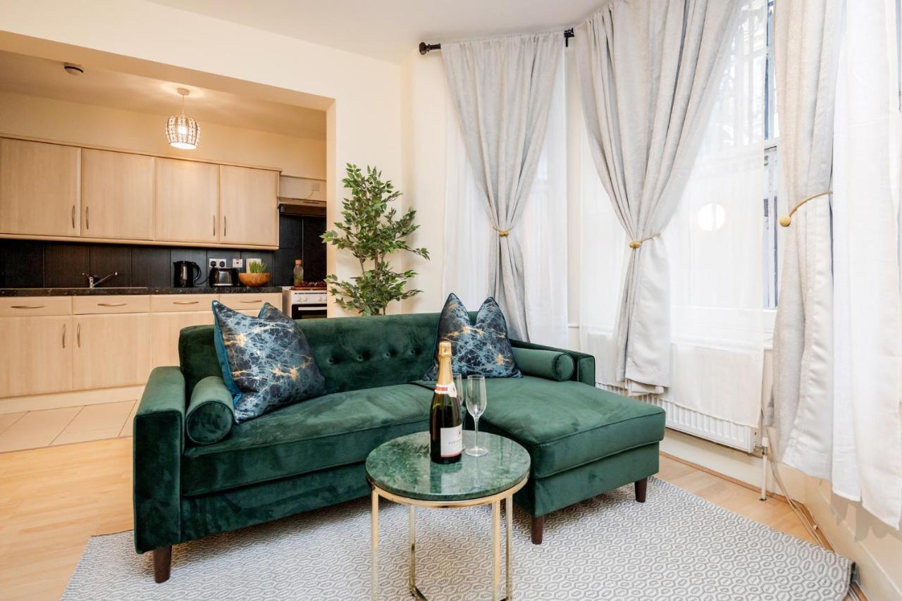 Elegant Kensington Apartment With Patio London Luaran gambar